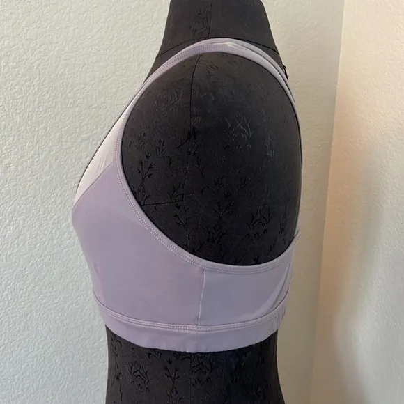 Alo Yoga Entice Yoga Sports Bra in Lavender Lilac Size Large
