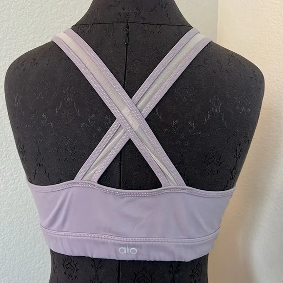 Alo Yoga Entice Yoga Sports Bra in Lavender Lilac Size Large