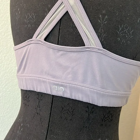 Alo Yoga Entice Yoga Sports Bra in Lavender Lilac Size Large