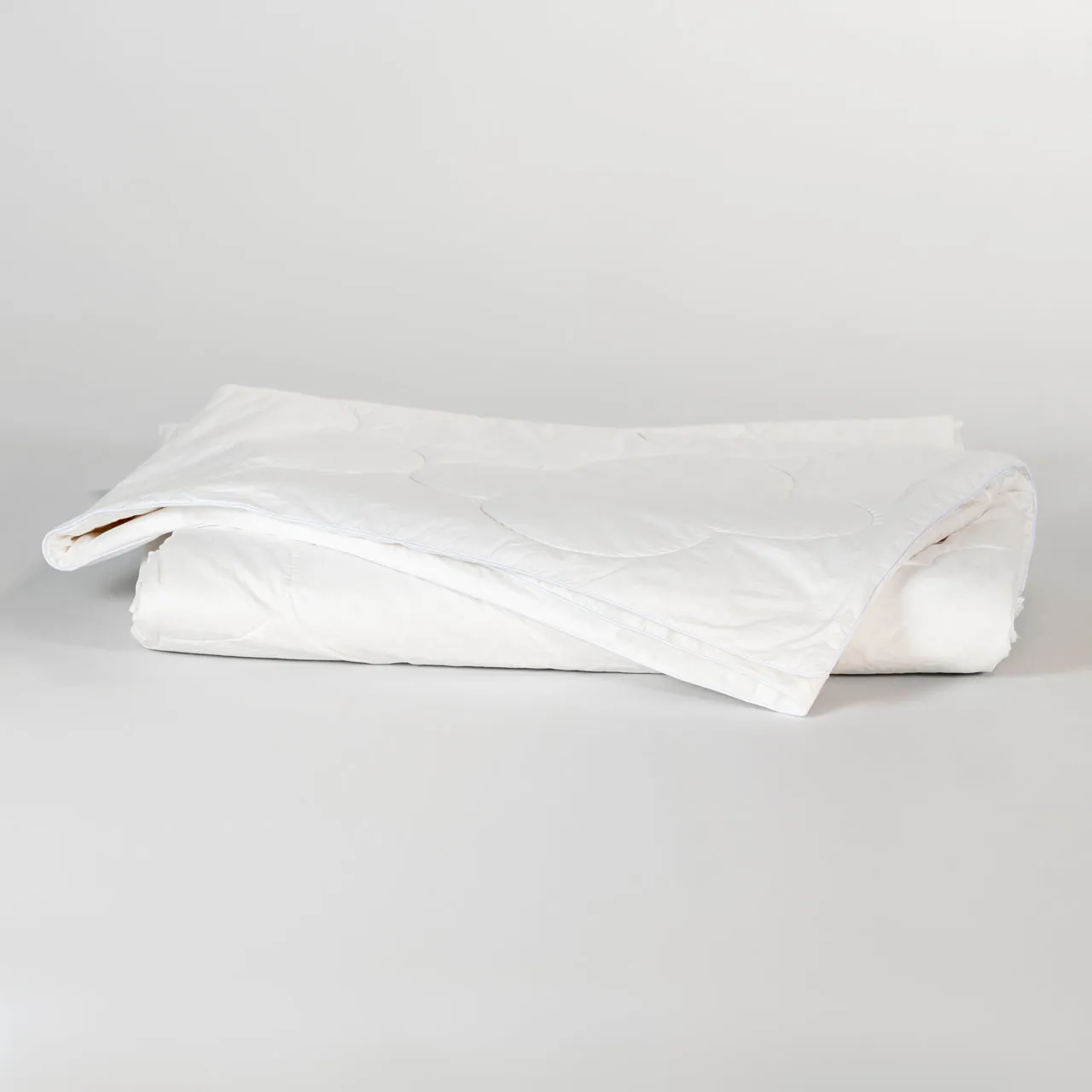 Bamboo Lightweight Cooling Quilt Hotel Collection by Robinsons