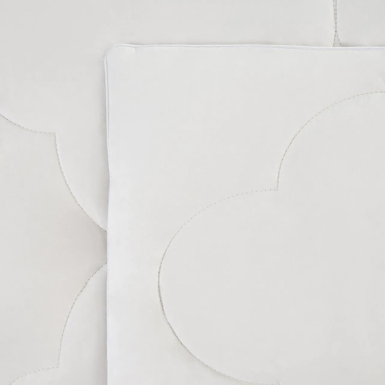 Bamboo Lightweight Cooling Quilt Hotel Collection by Robinsons