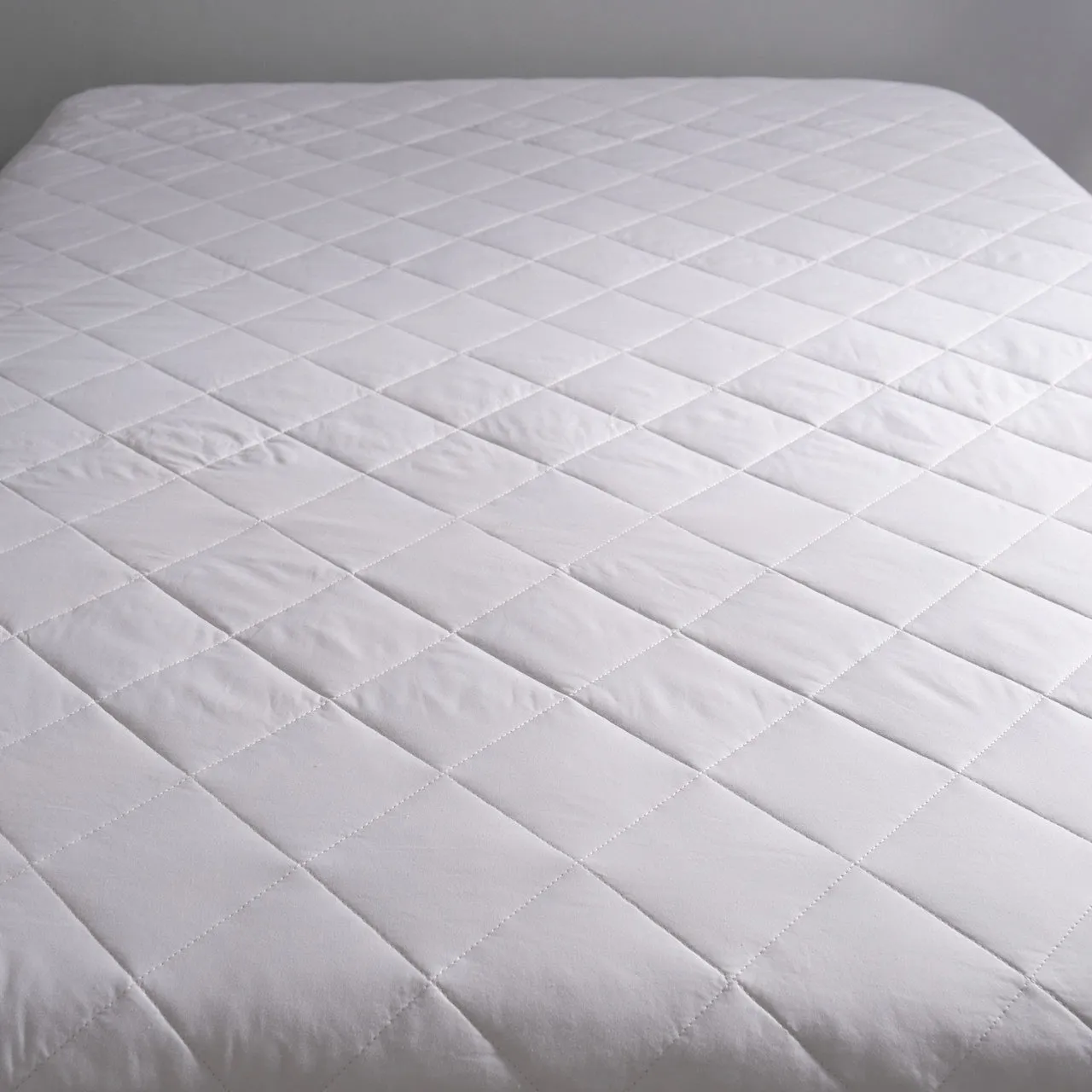 Mattress Protector Luxury Cotton Hotel Collection by Robinsons (Cooling, Anti-Bacterial, Mattress Pad)