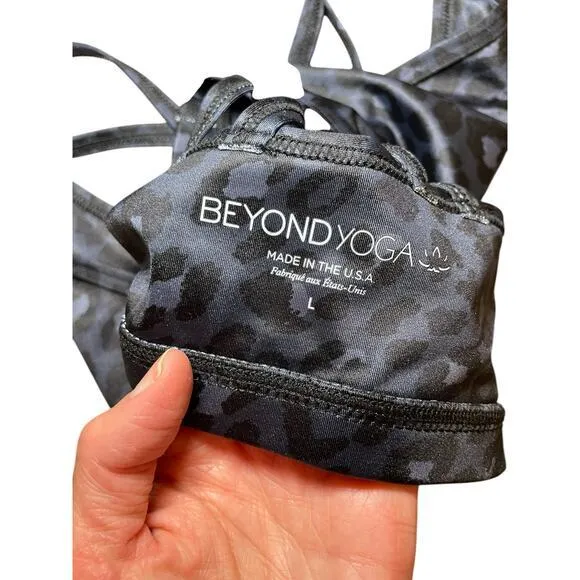 NWOT Beyond Yoga Women Large Lux Atlas Bra Shimmery Navy Blue Black Animal Print
