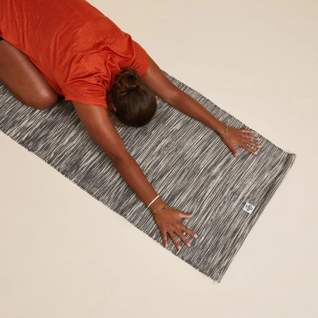 Sur-tapis / tapis yoga doux coton 183cm x 68cm x4 mm gris chine