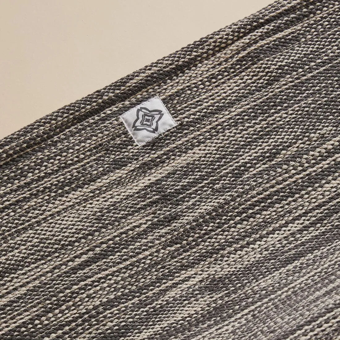 Sur-tapis / tapis yoga doux coton 183cm x 68cm x4 mm gris chine