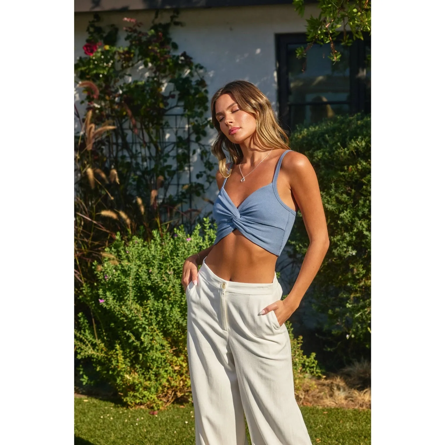 Susi Twist Front Top
