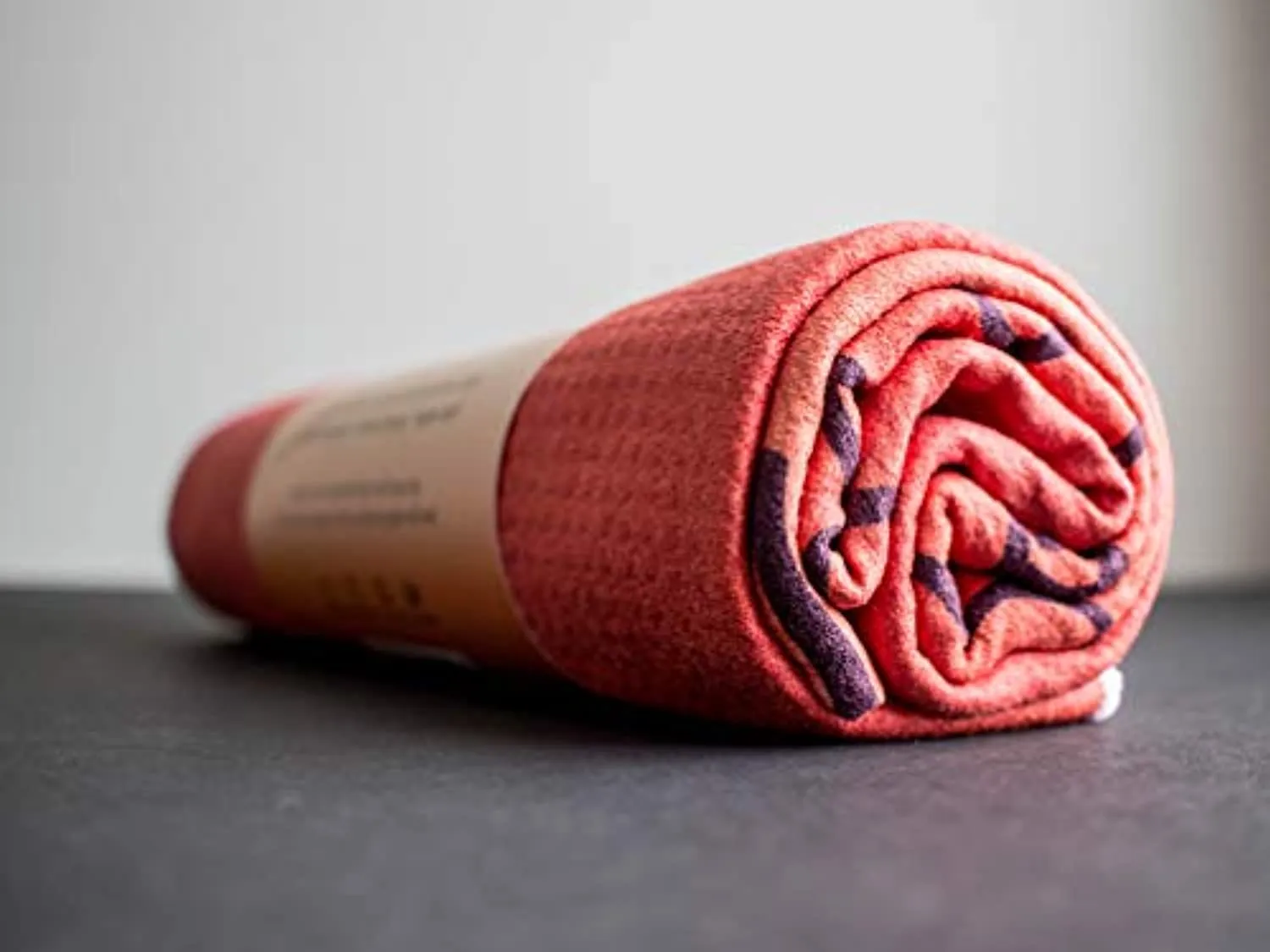 YogAffirmations - Toalla para Tapete de yoga de calidad premium, antideslizante, puntos de silicona, microfibra ultra suave, absorbe el sudor – ideal para yoga caliente, pilates, meditación – Tamaño perfecto 24.0 x 72.0 in, Amarillo