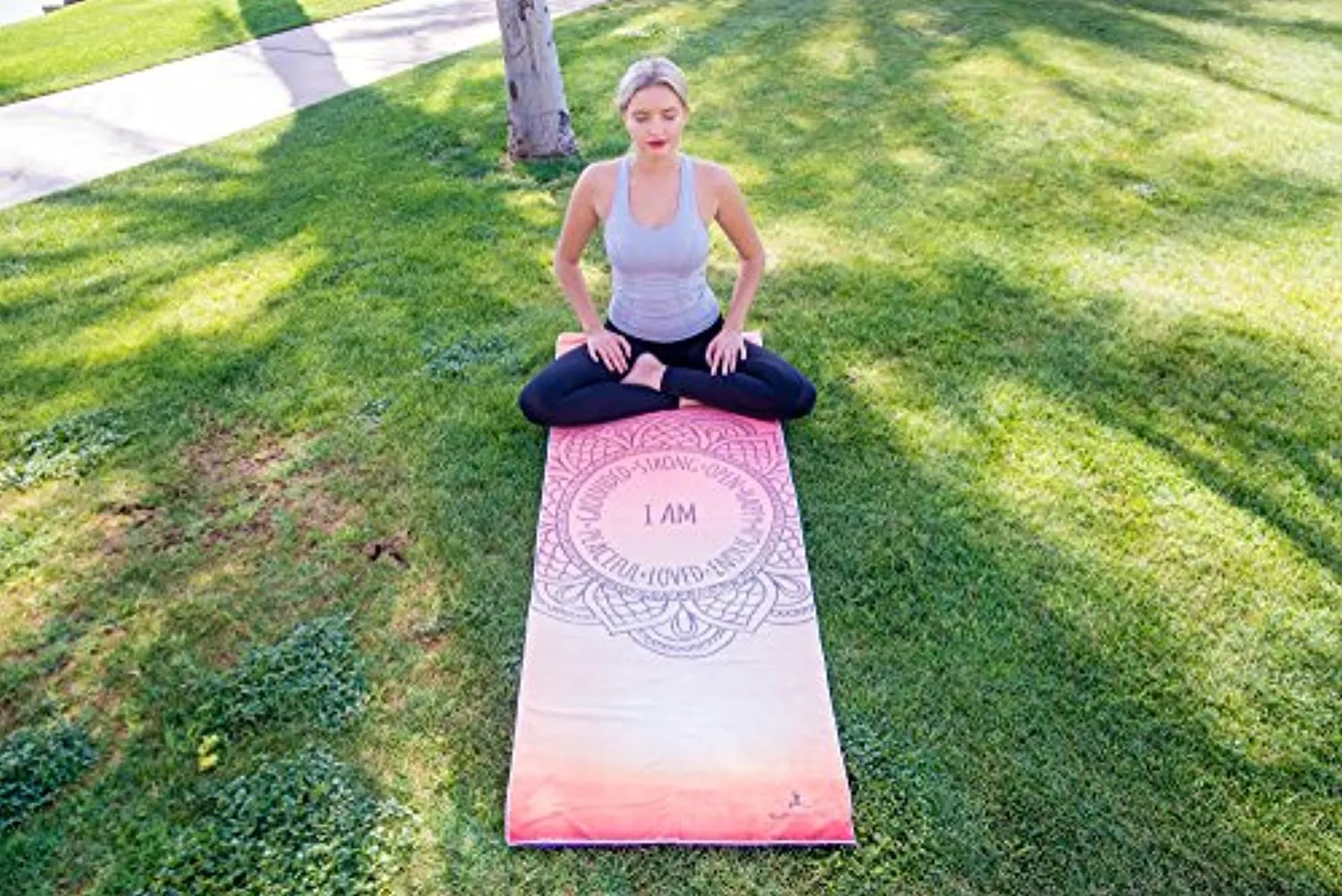 YogAffirmations - Toalla para Tapete de yoga de calidad premium, antideslizante, puntos de silicona, microfibra ultra suave, absorbe el sudor – ideal para yoga caliente, pilates, meditación – Tamaño perfecto 24.0 x 72.0 in, Amarillo